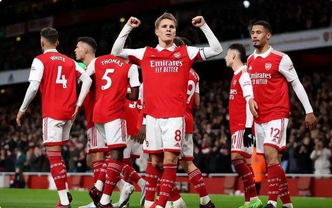 开云体育官网-包含今晚阿斯顿维拉主帅复盘：欧联节点到来；气氛紧张；阵容厚度经受考验的词条