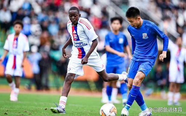 KAIYUN SPORTS-今夜体能课后，上海申花外线爆发备战法甲，信心回归，年轻球员得到机会(上海申花出征仪式)